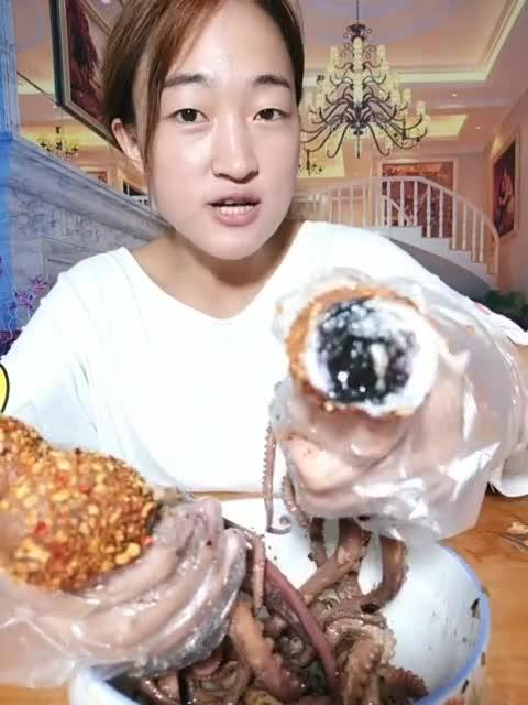 吃八爪鱼视频爆头,惊险刺激的美食体验